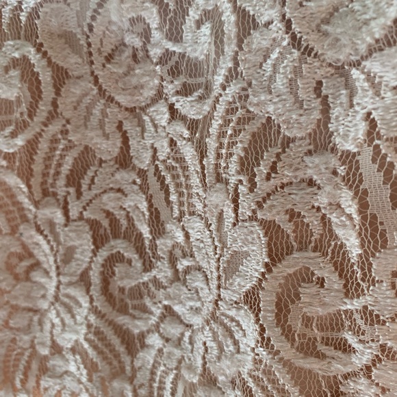 Soft and delicate dress - Picture 4 of 8